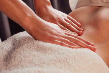 Por que você deve incluir a massagem na sua rotina de cuidados?